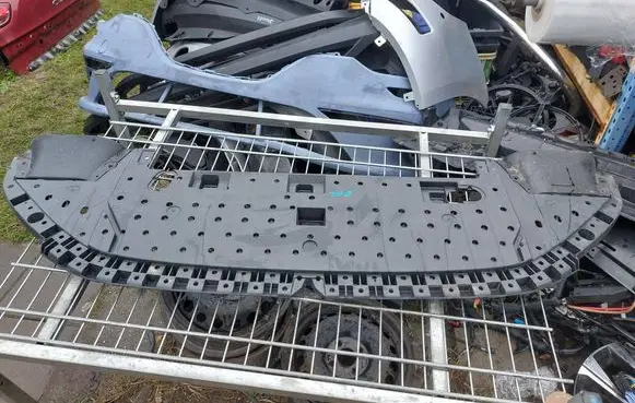 Peugeot 208 II Front bumper skid plate/under tray 9831407380