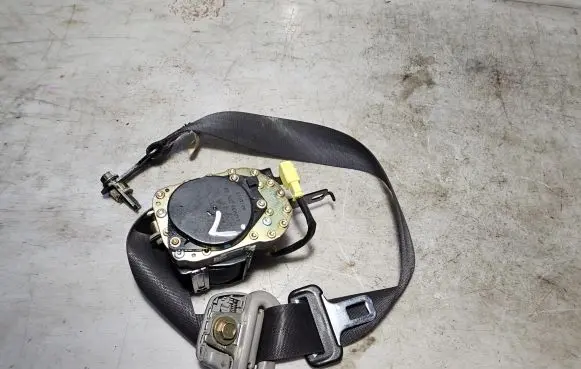 Subaru Impreza II Front seatbelt 0429150