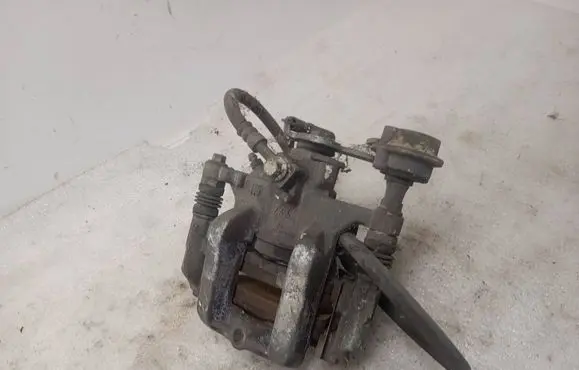 Chevrolet Volt I Rear brake caliper