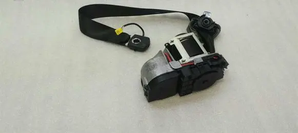 Mercedes-Benz S W221 Front seatbelt A2218603485