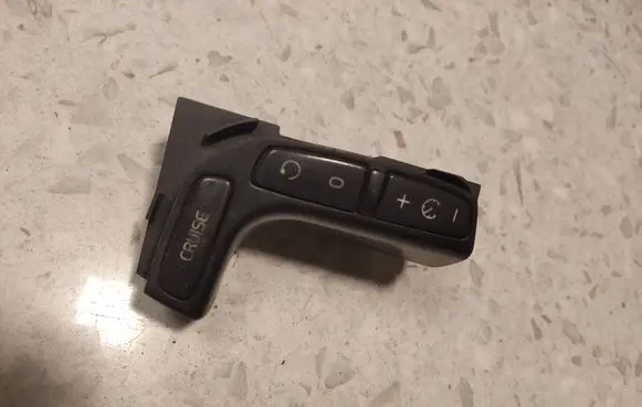 Volvo S80 Steering wheel buttons/switches 30739571