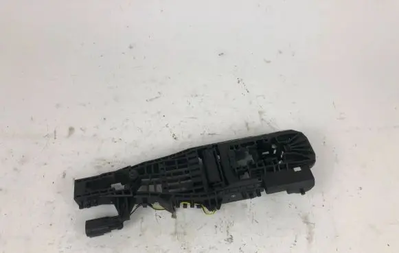 Maserati Levante Front door exterior handle/bracket 04787999AA