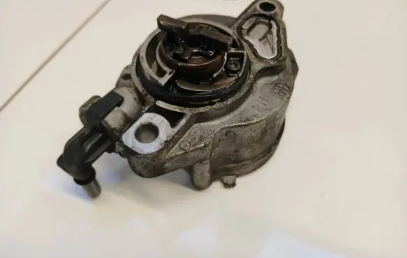 Ford Focus Vacuum pump 1506X D1561A