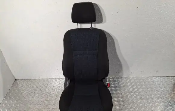 Toyota Avensis T250 Front passenger seat 7143005A50B0 7107105860B0
