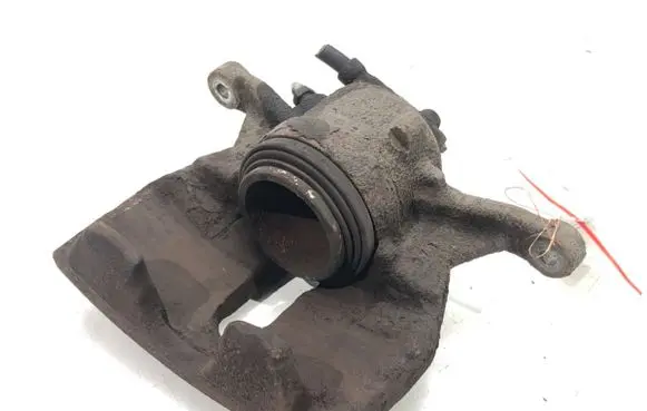 Volkswagen Golf VII Front brake caliper