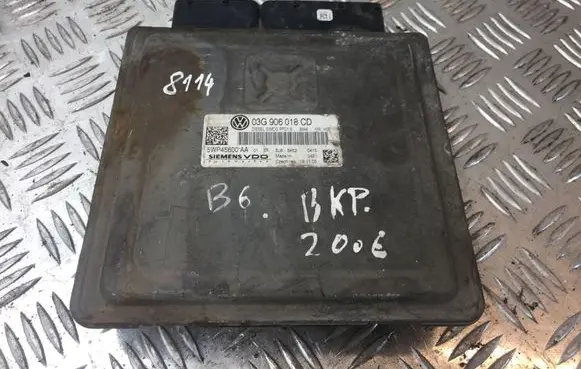 Volkswagen PASSAT B6 Engine control unit/module 03G906018CD 8114