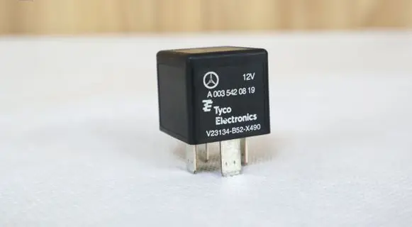 Mercedes-Benz SLK R172 Other relay 0035420819 A0035420819