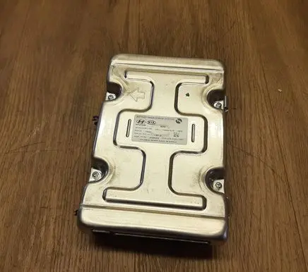 Hyundai Tucson IV NX4 Battery control module 37513P0000