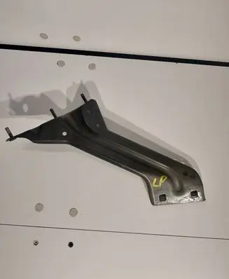 Fender mounting bracket
