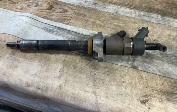 Volvo V50 Fuel injector 0445110259