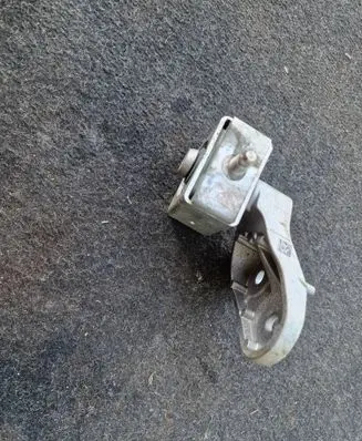 BMW 3 G20 G21 Muffler mount bracket/holder 8683822