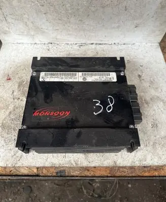 Volkswagen Golf IV Sound amplifier 1J6035456C