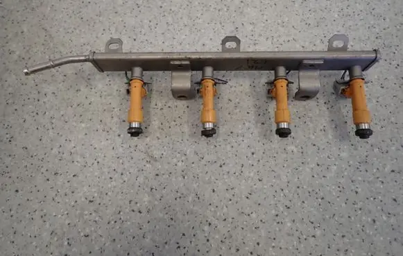 Suzuki Swift Cultus Fuel injector 