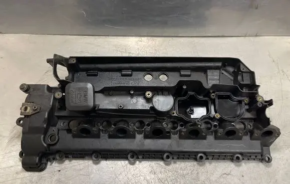 BMW 5 E39 Rocker cam cover 7786770