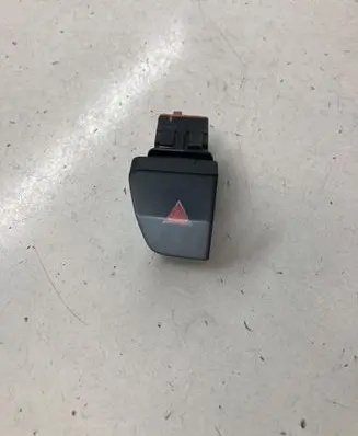 Peugeot 5008 Hazard light switch