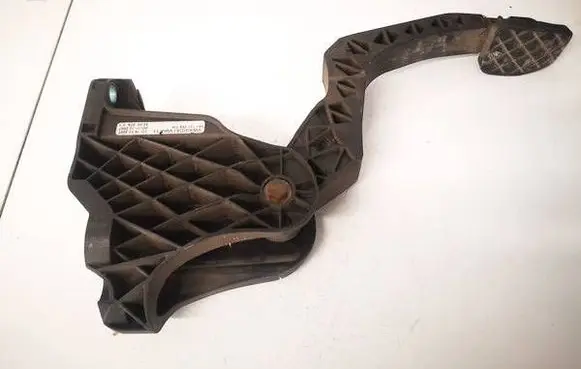 Volkswagen Golf V Clutch pedal 1K1721059CH