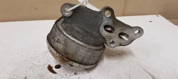 Oil filter mounting bracket