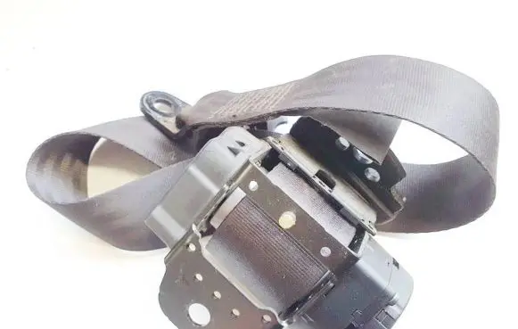 Middle seatbelt (rear)