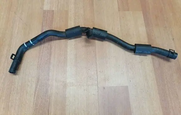 Engine coolant pipe/hose