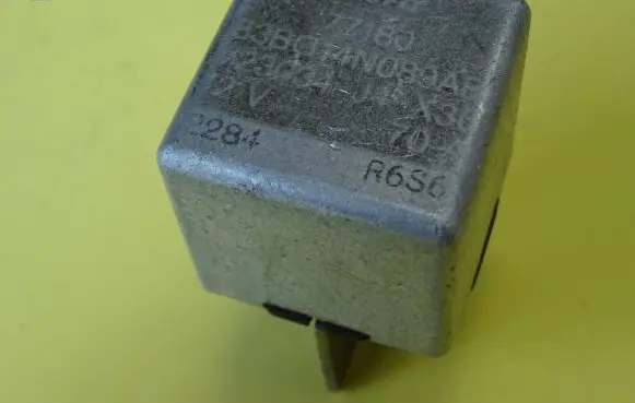 Ford Escort Other relay 83BG14N089AB V23034-J4-X36