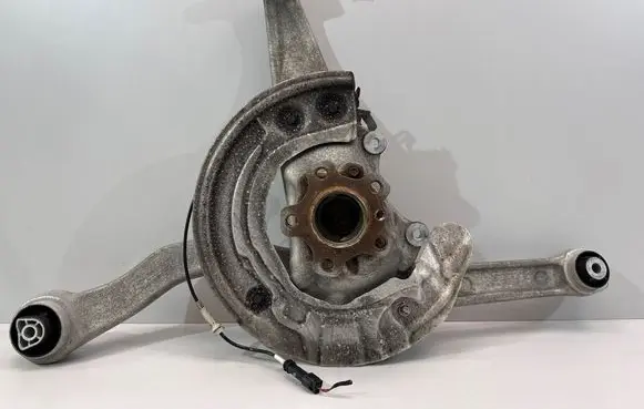 BMW 5 G30 G31 G38 Front wheel hub 6884381