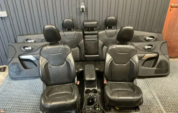 Jeep Cherokee Interior set P68349474AC