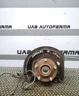 Nissan Juke I F15 Front wheel hub