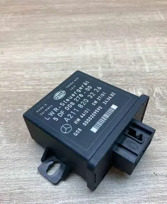 Mercedes-Benz E W211 Light module LCM A2118203226 5DF008278