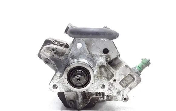 Volvo XC90 Fuel injection high pressure pump 31303475 0445010111