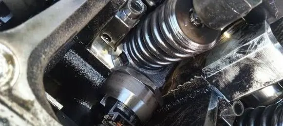 Volkswagen Golf V Fuel injector 038130073AG