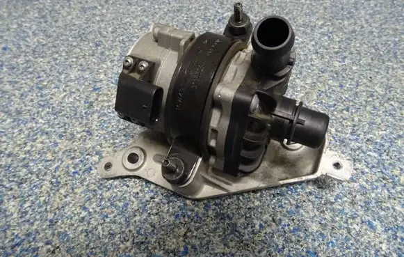 Volvo XC90 Electric auxiliary coolant/water pump 31338384