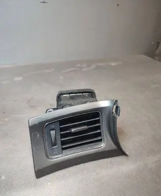 Nissan Pulsar Dash center air vent grill R52003001