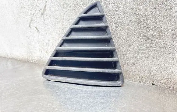 Ford Focus Front bumper lower grill BM5117K946A