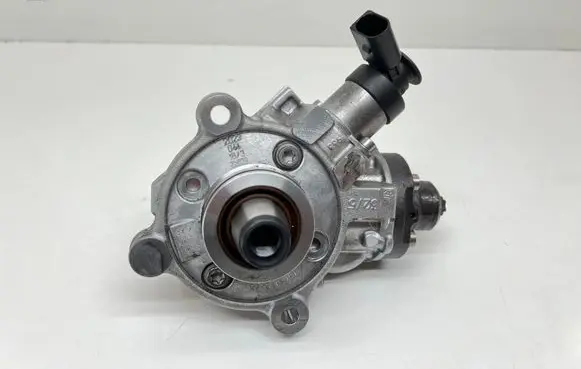 Mercedes-Benz V Class W447 Fuel injection high pressure pump A6540704601