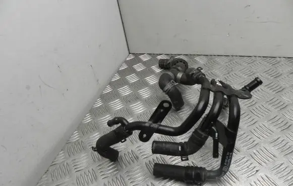 Volkswagen PASSAT B8 Engine coolant pipe/hose 04L121064AF VD10528