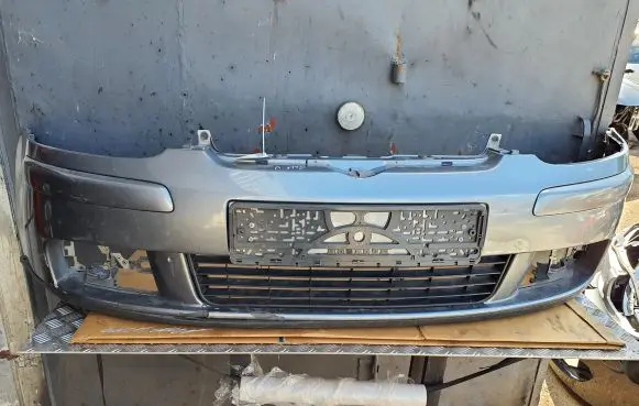 Volkswagen Golf V Front bumper 1K0805903A