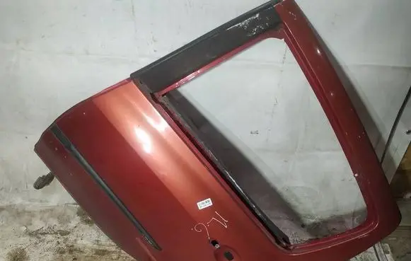 Renault Clio III Rear door raudonos
