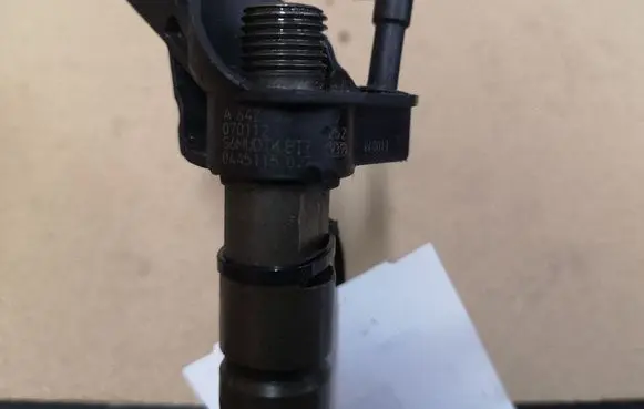 Mercedes-Benz ML W164 Fuel injector 0445115027