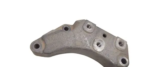Engine mounting bracket