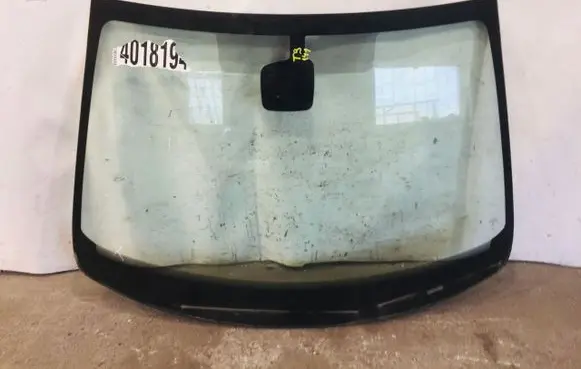 Peugeot 308 Front windscreen/windshield window 