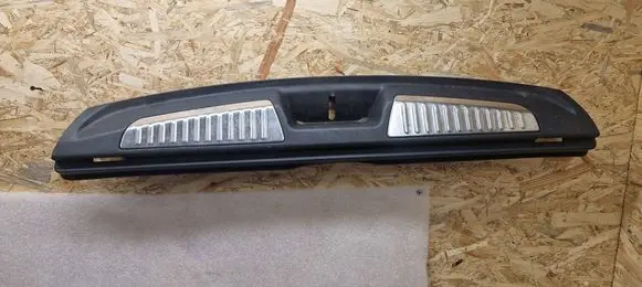 Trunk/boot sill cover protection