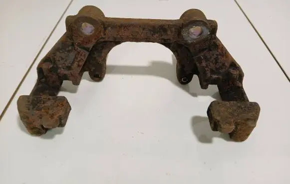 Volkswagen PASSAT B5.5 Front Brake Caliper Pad/Carrier 