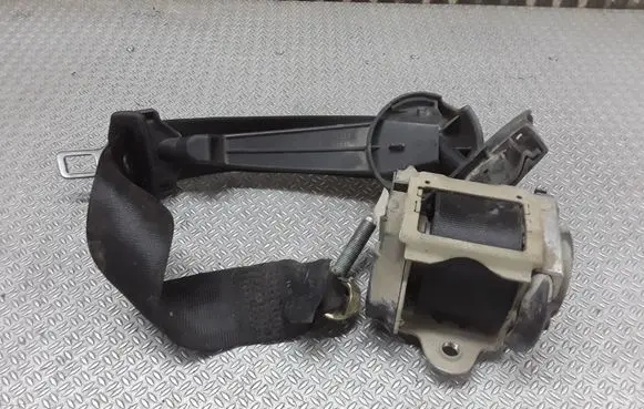 Middle seatbelt (rear)