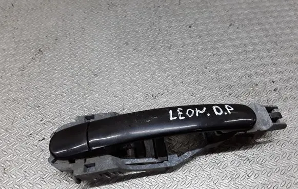 Seat Leon (1M) Front door exterior handle 3B0837885