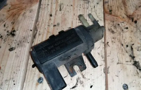 Skoda Superb B5 (3U) Turbo solenoid valve 1K0906627E