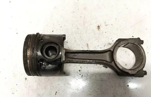 Ford Mondeo Mk III Piston with connecting rod 246558