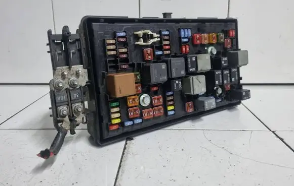 Opel Insignia A Fuse module 13275882 192424310 13222787