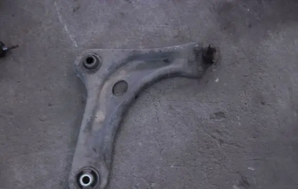Peugeot 208 Front control arm
