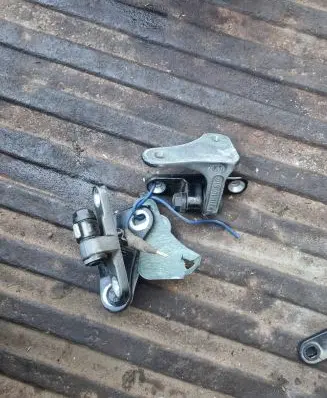 Mercedes-Benz C W203 Front door lower hinge 
