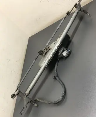 Toyota Avensis T220 Front wiper linkage and motor